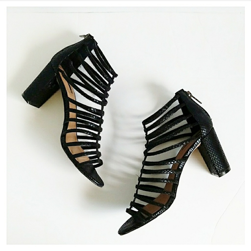 TAHARI | 'Arrive2' Gladiator Sandal Sz.- 8.